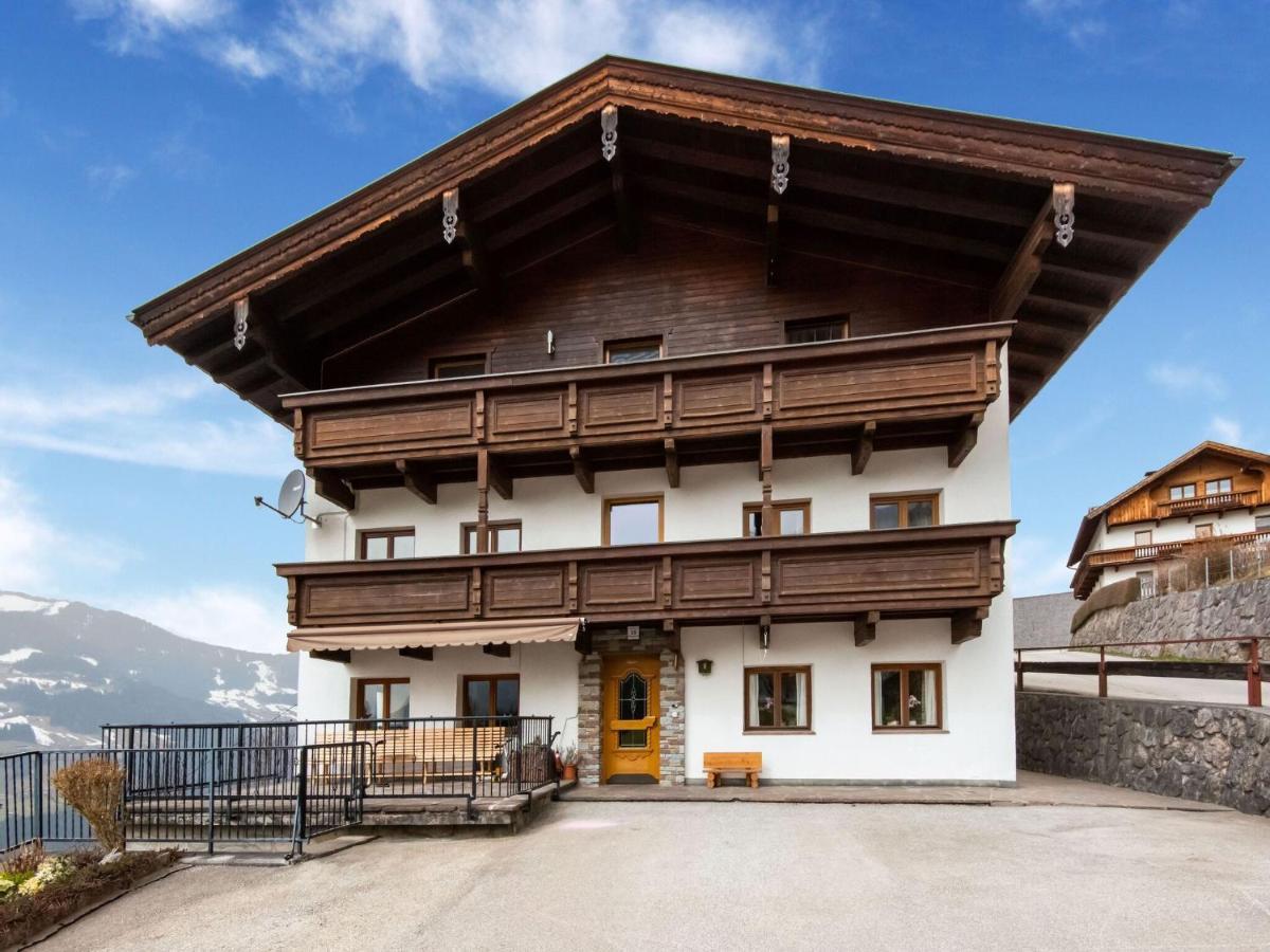 With Views Over The Zillertal Grosshartberg